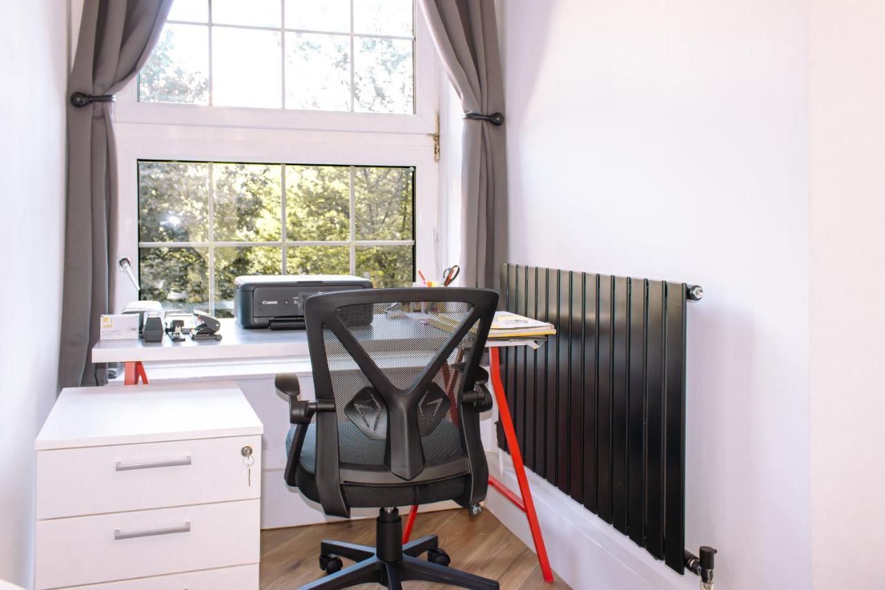 Nice 4 Bedroom Apartment Near City Centre 2-Min Walk To Metro !! Business & Family Friendly!! London Exterior foto